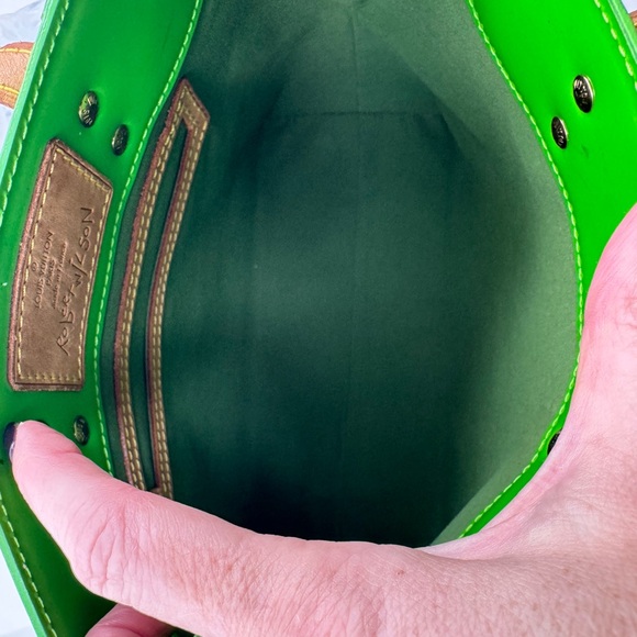 Louis Vuitton Vernis Collab/w Robert Wilson RARE Bright Green w/Orange PM Reade - Picture 9 of 9